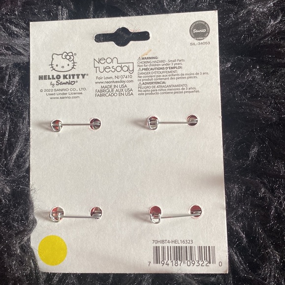 🆕Hello Kitty pin set- 4 pins - Picture 2 of 6